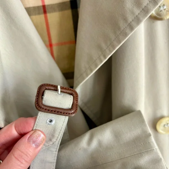 ❤️SALE AUTHENTIC Gorgeous Burberry Beige Trench Coat Fits Women's L-XL ❤️ - Picture 12 of 15